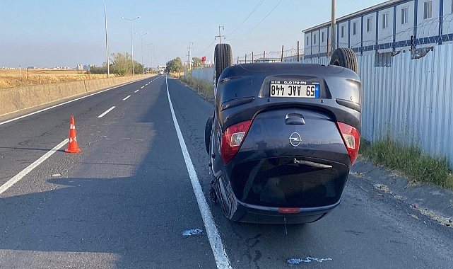 Takla atan otomobilden, emniyet kemeri sayesinde yara almadan çıktı