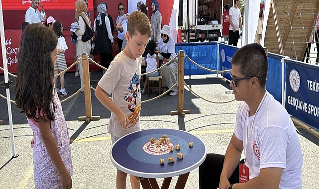 Tekirdağ'da Geleneksel Oyunlar TIR'ı, çocuklarla buluştu
