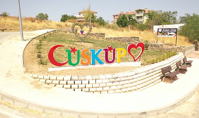 Üsküp'ün Girişine Renkli ve Işıklı "Üsküp" Yazısı Yerleştirildi