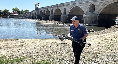 Meriç Nehri'nde sular çekildi, tarihi tüfek bulundu