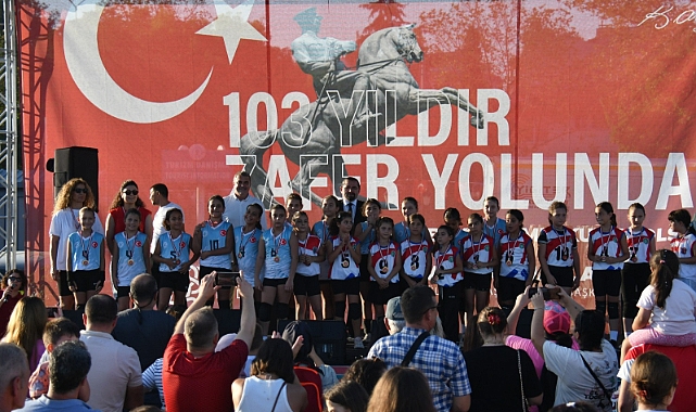 30 Ağustos Zafer Bayramı Coşkusu Süleymanpaşa Sahilini Sardı