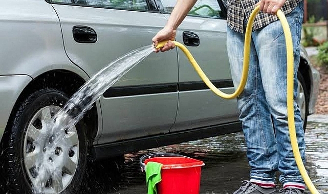 Evinin önünde araba yıkayan 4 milyon 852 bin TL ceza ödeyecek