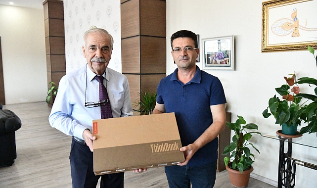 Geleceğin Doktoruna Başkan Özcan'dan Anlamlı Emanet