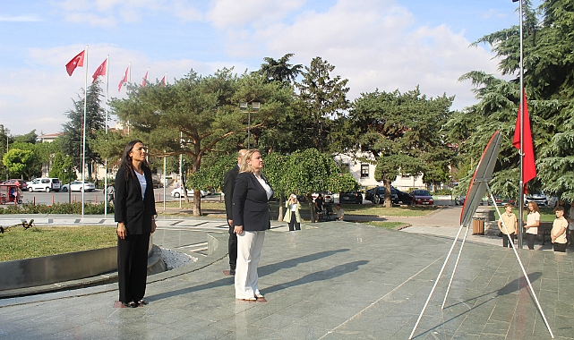 Kırklareli'nde İlköğretim Haftası Çelenk Töreni Düzenlendi