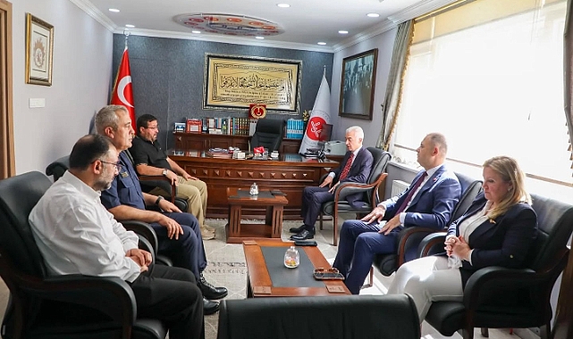 Vali Uğur Turan'dan Müftü Yusuf Eviş'e Taziye Ziyareti