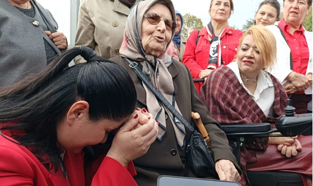 93 Yaşındaki Cumhuriyet Kadını: "Atam Ölmedi, Kalbimizde Yaşıyor"