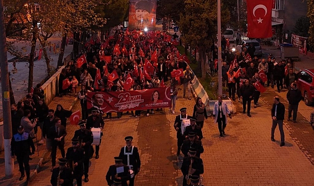 CUMHURİYET COŞKUSU KARACAKILAVUZ'DAN YÜKSELDİ