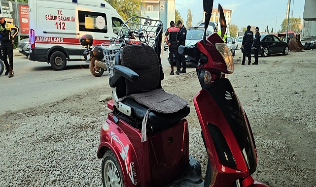 Üç tekerlekli elektrikli bisiklet, otomobilin altında kaldı; sürücü öldü