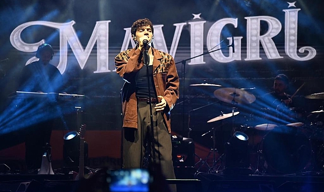 ÜNİVERSİTELİ GENÇLER "HOŞ GELDİN FEST" İLE COŞTU