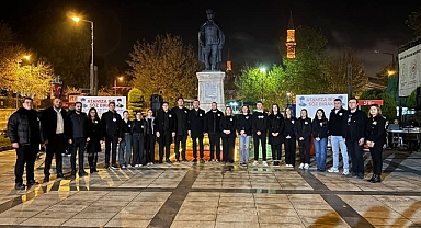 CHP'li Gençlerden 10 Kasım'da Anlamlı "Ata'ya Saygı Nöbeti"