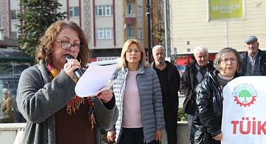Kırklareli'nde Emekliler "Geçinemiyoruz" Diyerek Basın Açıklaması Yaptı