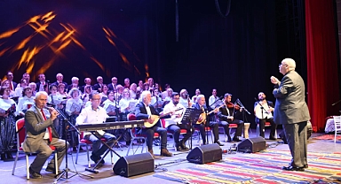 Vali Soytürk "İlden ile, Gönülden Gönüle Türkülerimiz" Konserine Katıldı