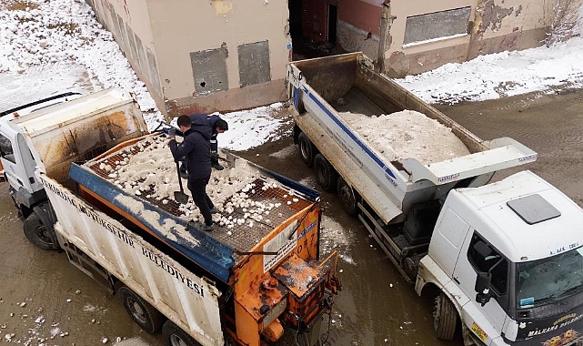 BÜYÜKŞEHİR'DEN KAR MESAİSİ