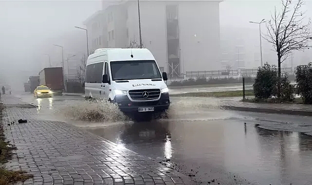 Çorlu'da sağanak etkili oldu