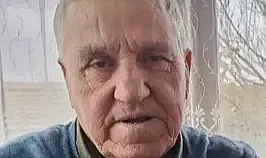 El frenini çekmeyi unuttuğu traktörün altında kalarak öldü