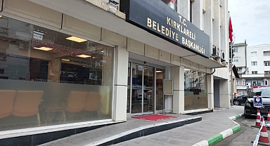 Kırklareli Belediyesi Önünde Gece Yarısı Trafik Kazası
