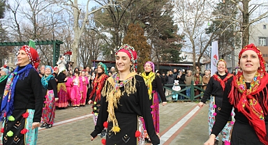 Kırklareli'nde Karadeniz Yöresi Oyunları Büyük İlgi Gördü