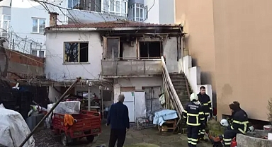 Lüleburgaz'da çıkan yangında ev kullanılamaz hale geldi