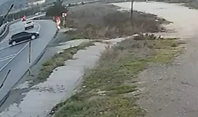 Otomobilin yoldan çıkıp ters döndüğü kaza kamerada; 1 yaralı