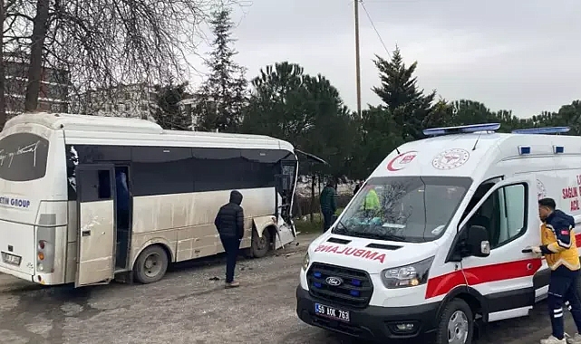 Servis midibüsleri kafa kafaya çarpıştı; 19 yaralı