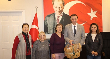 Üretici Kadınlardan Başkan Özalp'e Yeni Yıl Ziyareti