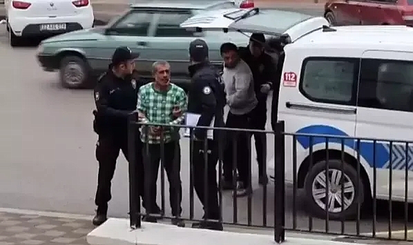 Yurt dışına kaçmak isteyen 2 firari hükümlü, ormanda yakalandı