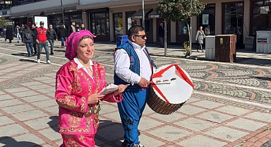 Edirne'de Ramazan Sokağı'na davul ve manili davet