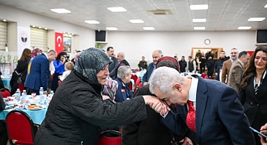 Ramazan'ın İlk İftarında Duygu Dolu Buluşma