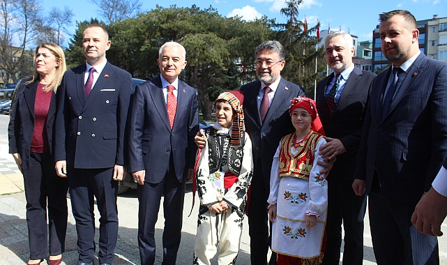 Bakan Yumaklı Kırklareli'nde: Valilik Bahçesine Hatıra Fidanı Dikti