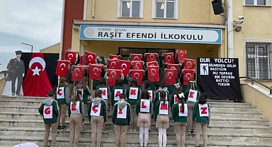 Keşan'da öğrencilerden Çanakkale Zaferi'nin 111'inci yıl dönümüne özel koreografi