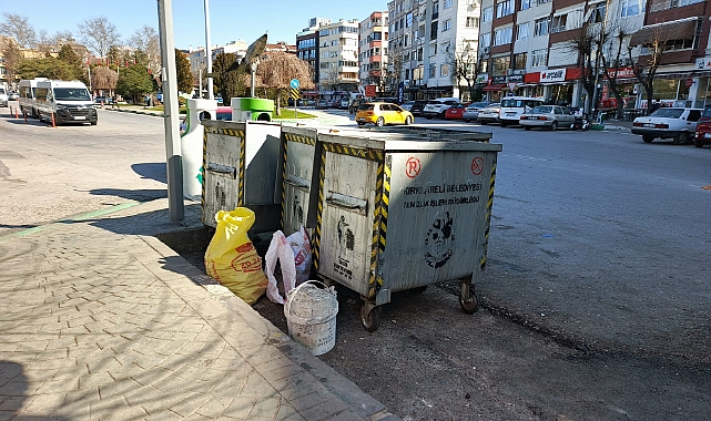 Kırklareli'nde Çöp Sorunu Bitmiyor: Temizlenen Konteynerlerin Etrafı Yine Dolu