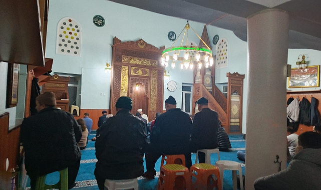 Kırklareli'nde Kadir Gecesi'nde Tesbih Namazına Yoğun Katılım