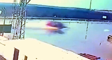 Otomobil, defalarca takla attığı kaza kamerada; 2 yaralı