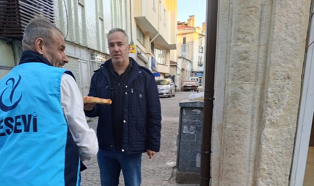 Ramazan Bereketi Sokaklara Taştı: Edirne'de Bin Pide İkram Edildi