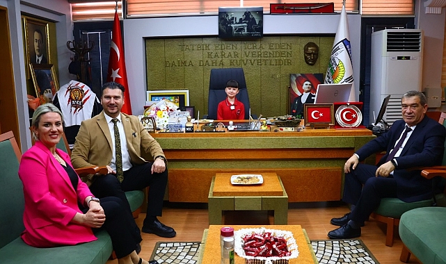 Babaeski'de Başkan Koltuğu Minik Zeynep'e Emanet