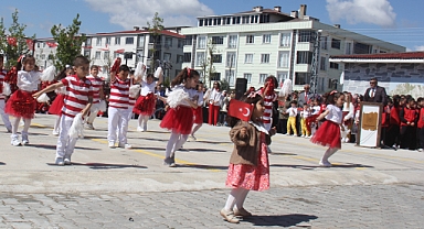 Bayramın En Tatlı Anlarından Biri: Minik Işıl'ın Coşkusu Yürekleri Isıttı