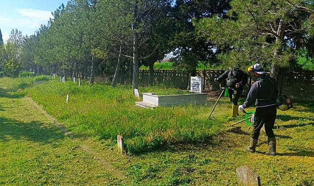 Evrensekiz'de Bayram Öncesi Mezalıkta Yoğun Mesai