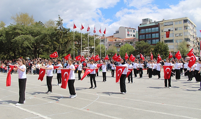 Kırklareli'nde Bayram Sevinci! Öğrencilerden Muhteşem 23 Nisan Gösterileri