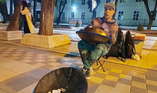 Kırklareli Sokaklarında Sanat Rüzgarı: Yuwayto'dan Handpan Performansı