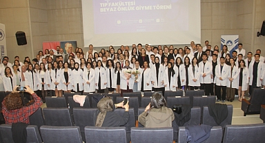 KLÜ Tıp'ta Beyaz Önlük Heyecanı; Tıp Öğrencileri Beyaz Önlüklerini Giydi