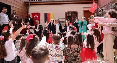TEKİRDAĞLI MİNİKLER ALMANCA ÖĞRENEREK 23 NİSAN'I KUTLADI