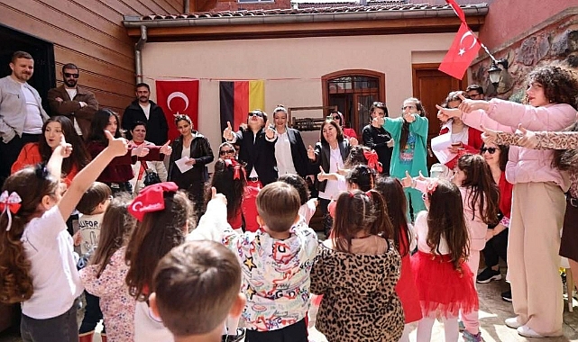 TEKİRDAĞLI MİNİKLER ALMANCA ÖĞRENEREK 23 NİSAN'I KUTLADI