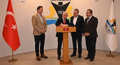 Vali Uğur Turan'dan Kırklareli TSO'ya Ziyaret: "Şeref Defteri"ni İmzaladı