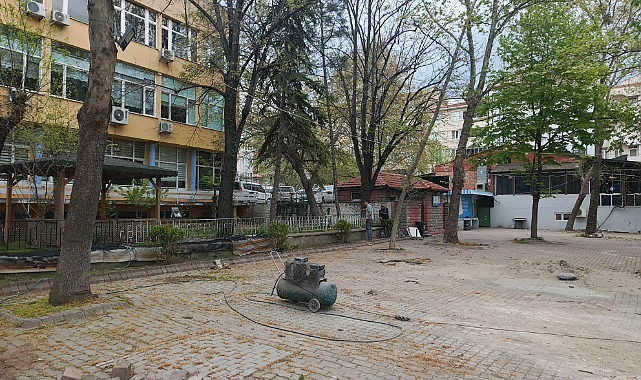 Vatandaşların Gözdesi Atatürk Parkında Yenileme Çalışmaları Devam Ediyor