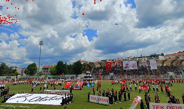 Kırklareli'nde 19 Mayıs Coşkusu! Stadı Dolduran Gösteriler Büyük Alkış Aldı