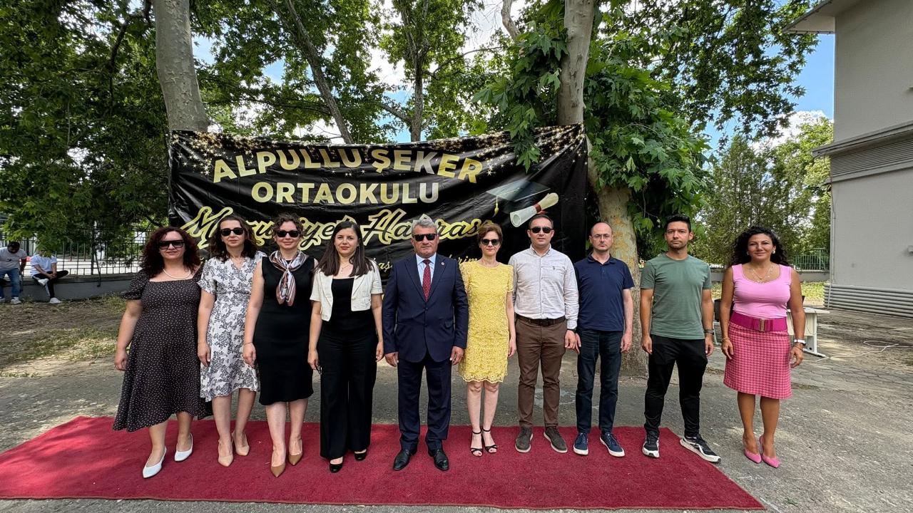 Alpullu’da Öğrenciler Mezuniyet Sevinci Yaşadı