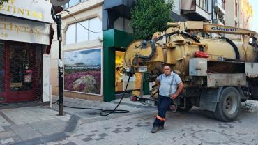 Cumhuriyet Caddesi'nde Kanalizasyon Hatları Temizlendi