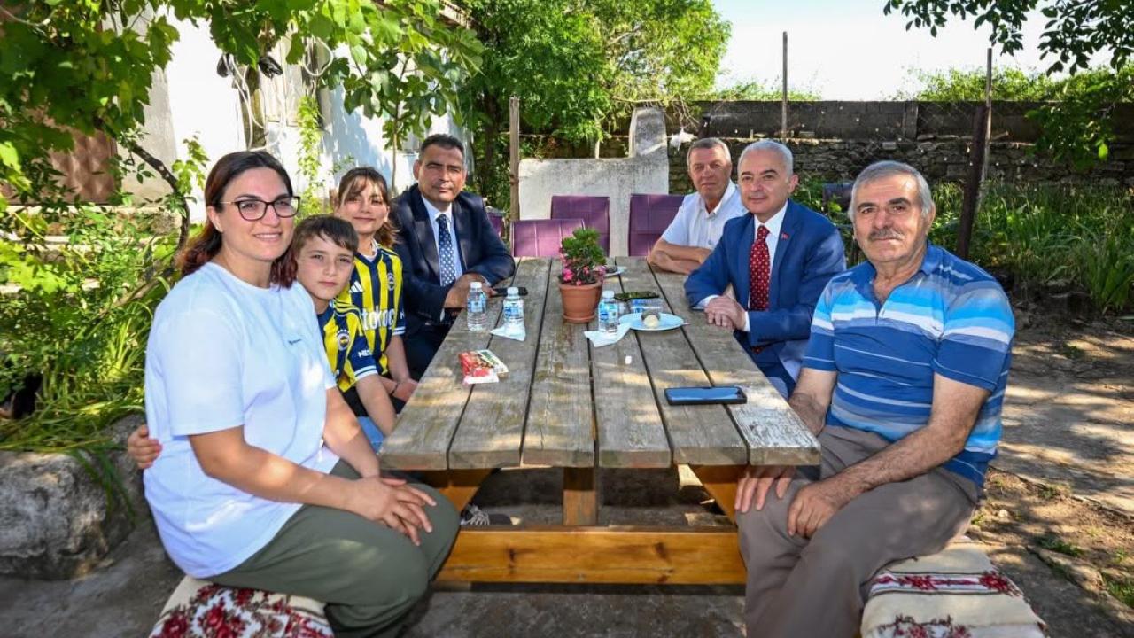 Kırklareli’nde Çocuklara Sürpriz Forma Hediyesi
