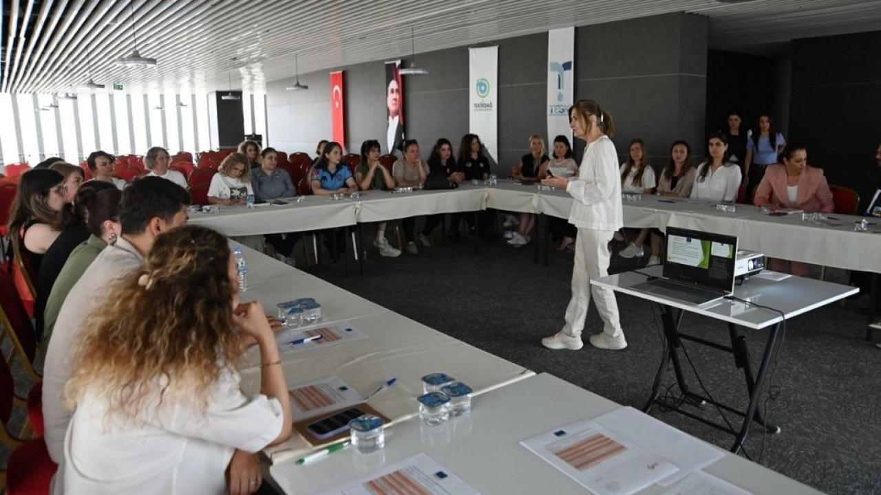 TOPLUMSAL CİNSİYET EŞİTLİĞİ KONUSUNDA KURUMSAL KAPASİTE GÜÇLENİYOR