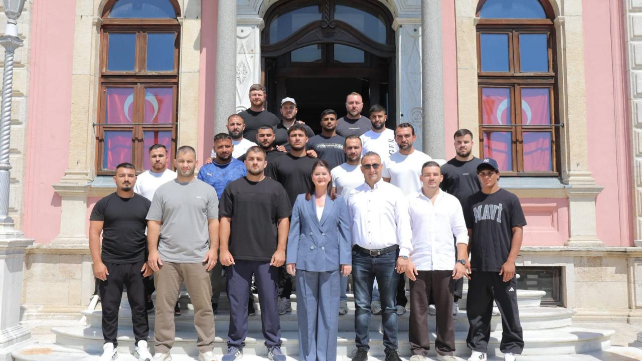 Başkan Gencan Pehlivanlarla Bir Araya Geldi